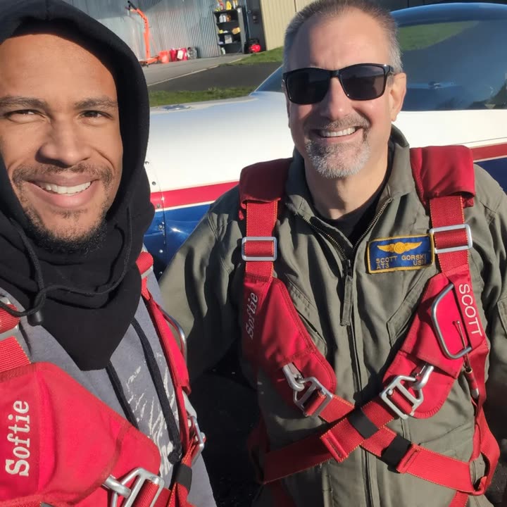 Doug Byrd in a selfie with his checkout instructor Scott Gorski, both in flight gear.