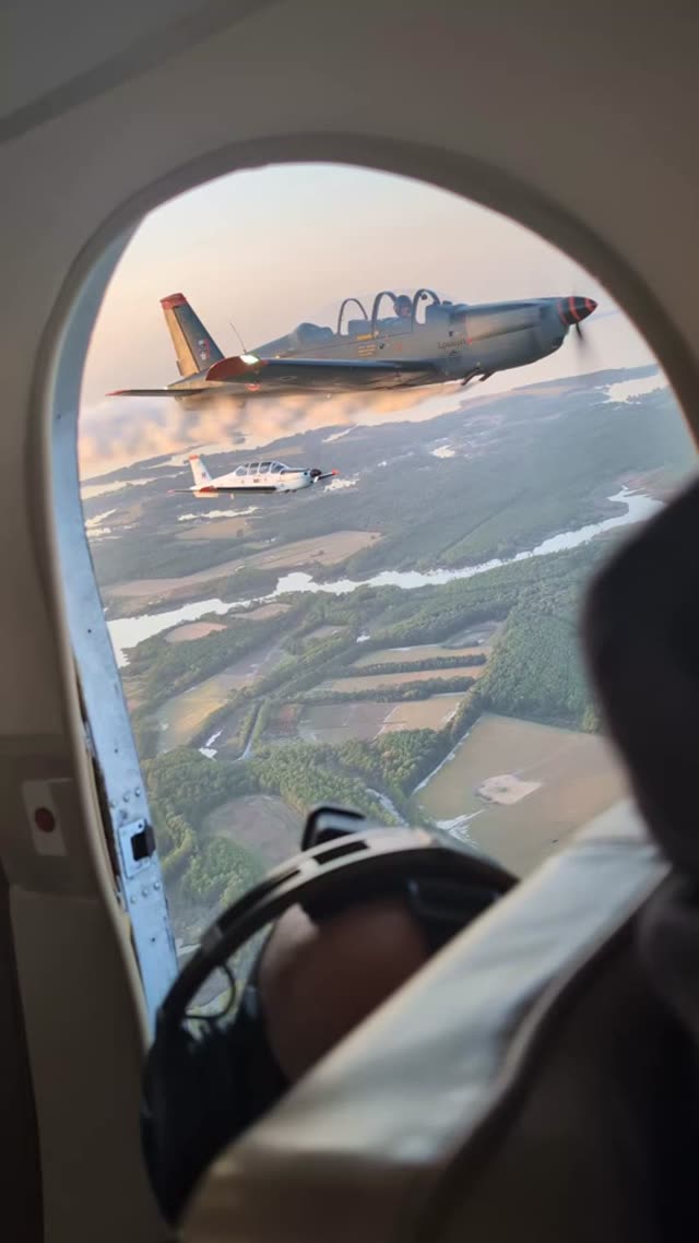 Formation aircraft trailing smoke